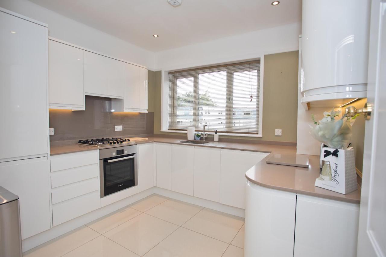 Beach Apartment In Sandbanks Poole Exterior photo